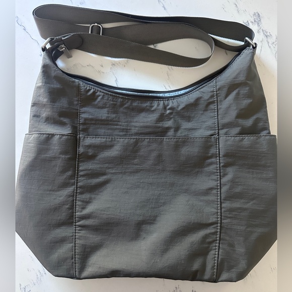 Baggallini Women’s Grey Lightweight Tote/ Crossbody Travel Bag - Picture 2 of 5